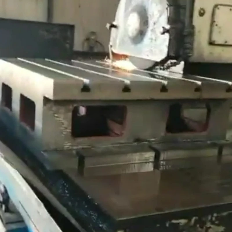 مقاطع فيديو لمعالجة صناديق مربع الحديد الزهر